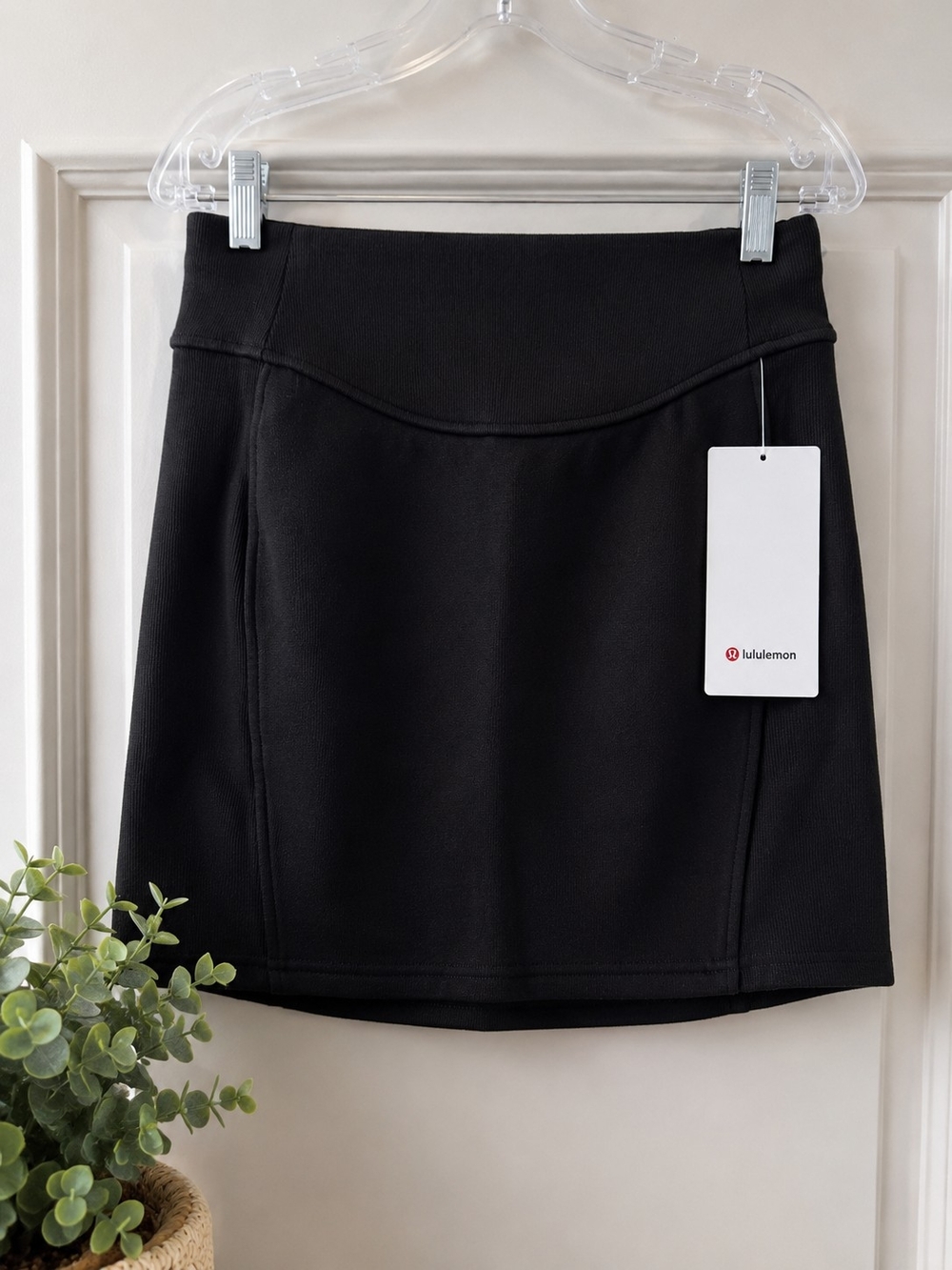 Lululemon Scuba HR Mini Skirt Black Size M NWT
